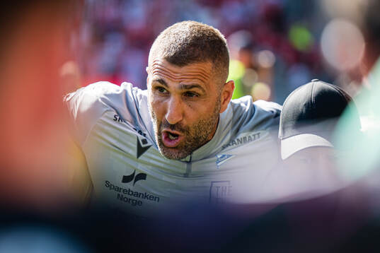 Head coach Azar Karadas of Start