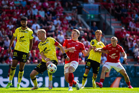 John Olav Norheim of Start and Kristian Eriksen of Brann