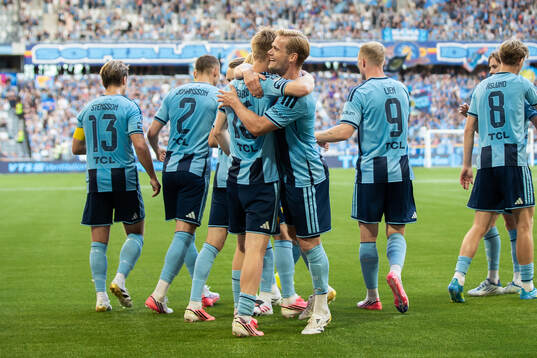 Djurgårdens Bo Hegland jublar med lagkamrater
