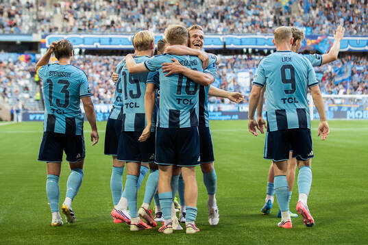 Djurgårdens Bo Hegland jublar med lagkamrater