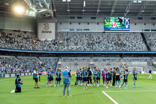 Spelare ur Djurgården jublar