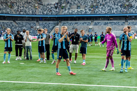Djurgårdens Bo Hegland jublar med lagkamrater