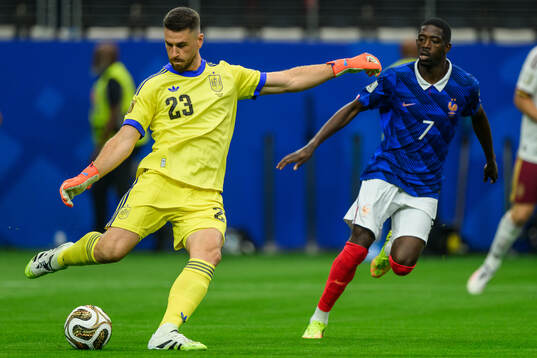 goalkeeper Unai Simon of Spain and Ousmane Dembele of France