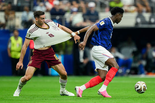 Fabian Ruiz of Spain and Aurelien Tchouameni of France