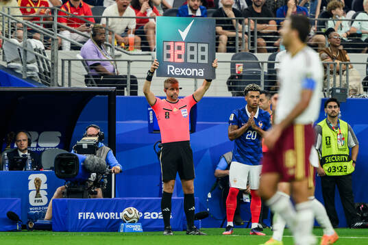 Assistant referee Glenn Nyberg