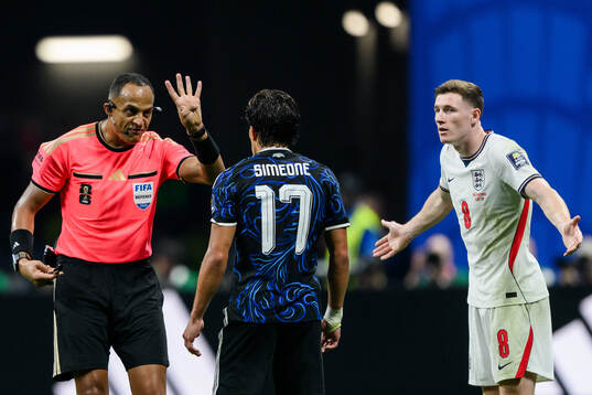 Referee Ismail Elfath and Giuliano Simeone of Argentina