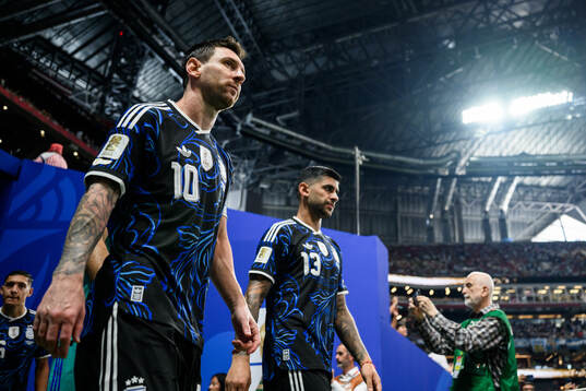 Lionel Messi and Cristian Romero of Argentina