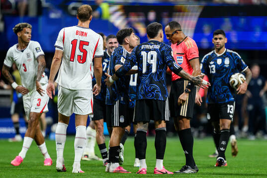 Referee Ismail Elfath