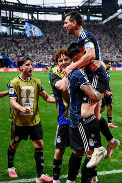 Enzo Fernandez and Lionel Messi of Argentina celebrate
