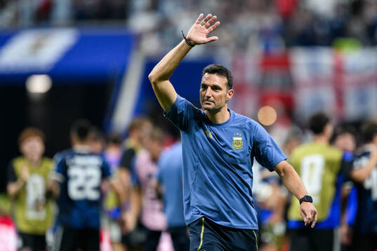 Head coach Lionel Sebastián Scaloni of Argentina celebrates