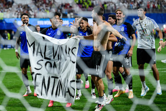 Players of Argentina celebrate
