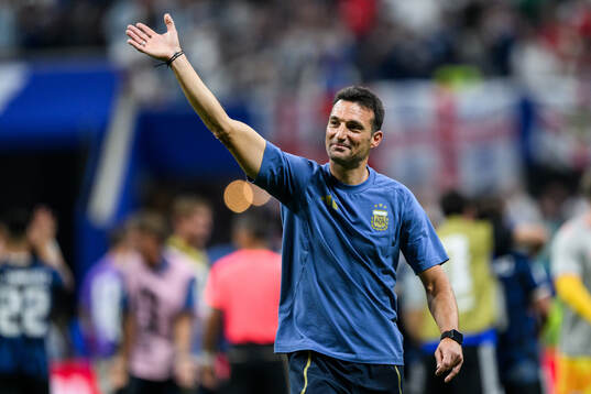 Head coach Lionel Sebastián Scaloni of Argentina celebrates