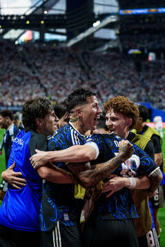Enzo Fernandez and Lionel Messi of Argentina celebrate