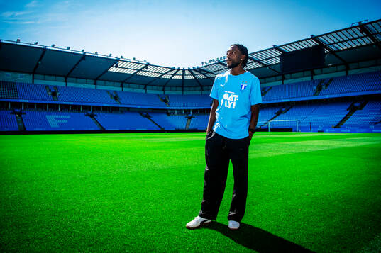 Malmö FF presenterar Warren Kamanzi som ny spelare