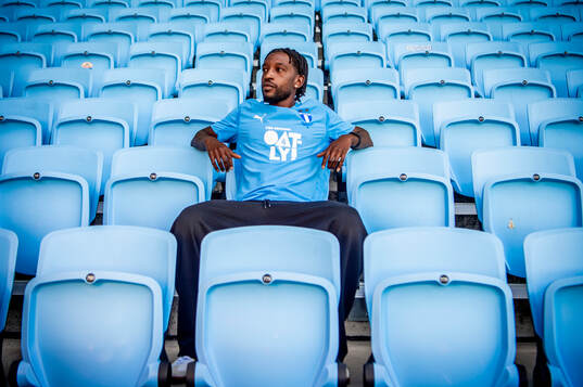 Malmö FF presenterar Warren Kamanzi som ny spelare