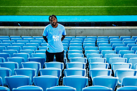 Malmö FF presenterar Warren Kamanzi som ny spelare