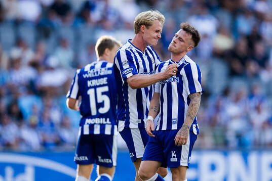 IFK Göteborgs Max Fenger och Tobias Heintz deppar