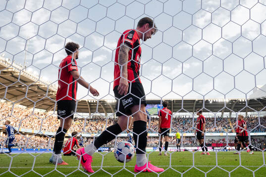 Brommapojkarnas Andreas Troelsen och Rasmus Örqvist  deppar