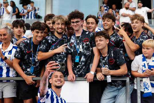 IFK Göteborgs Tiago Coimbra tar en selfie med Gothia Cup