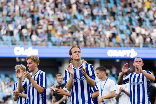 IFK Göteborgs Oliver Månsson och August Erlingmark tackar