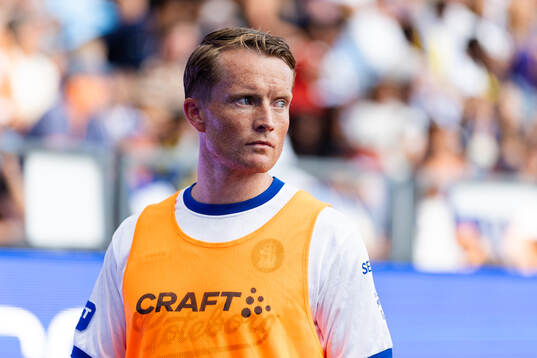 IFK Göteborgs Sam Larsson värmer upp