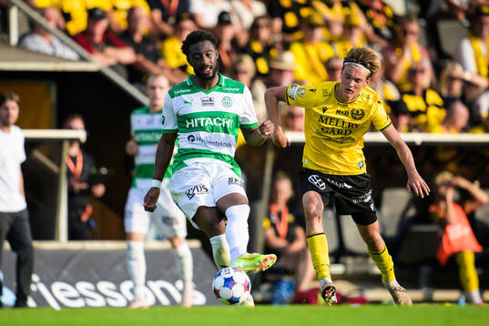 Västerås Haladj-Madiou Keita och Mjällbys Olle Lindberg