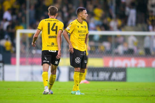 Mjällbys Villiam Granath och Ali Youssef deppar