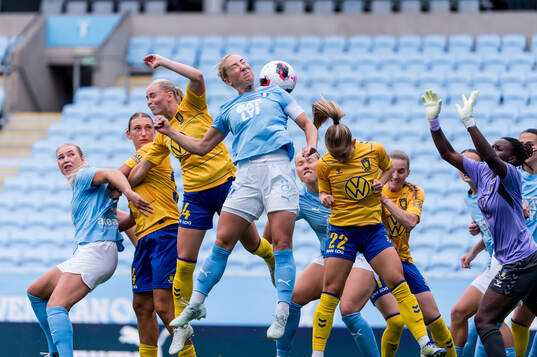 Malmö FFs Mia Persson, Brøndbys Anisa Saini och Tilde