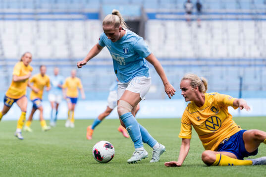 Malmö FFs Tuva Skoog och Brøndbys Emma Braut Brunes