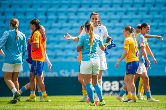 Malmö FFs målvakt Zecira Musovic och Emma Petrovic