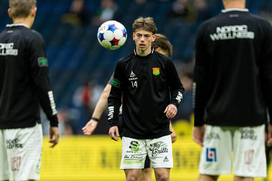 GAIS Simon Jørgensen värmer upp