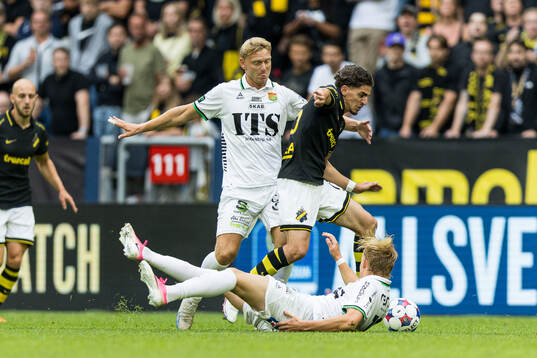 AIKs Taha Ayari och GAIS Henry Sletsjøe