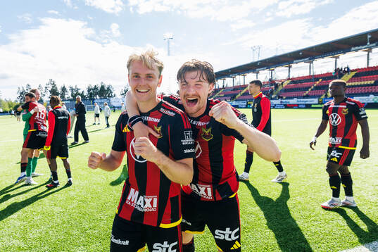 Östersunds Simon Marklund och Daniel Miljanovic jublar