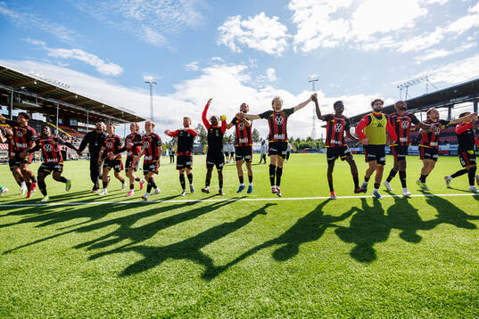 Östersunds spelare jublar