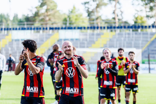 Östersunds Curtis Edwards jublar
