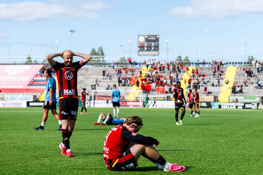 Östersunds Curtis Edwards jublar