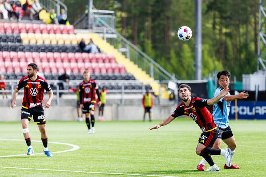 Östersunds Emil Özkan och Landskronas Kota Sakurai