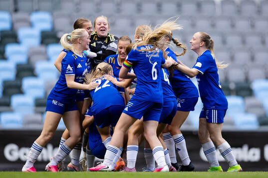 SK Haugars spelare jublar