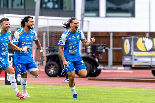 Oddevolds Esim Mehmed har gjort 1-0 och jublar