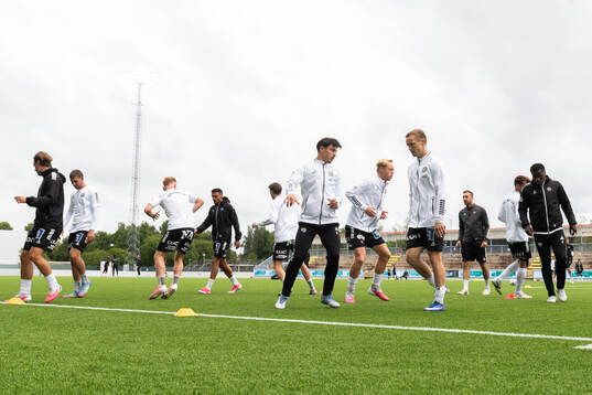Örebros spelare värmer upp