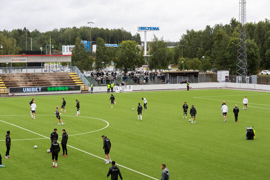 Örebros spelare värmer upp
