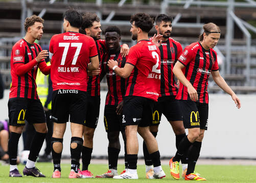 Nordic Uniteds spelare jublar
