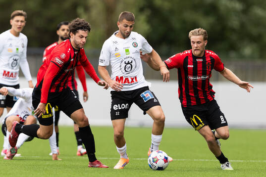 Nordic Uniteds Amar Eminovic och Teo Grönborg i kamp om