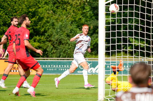 1:0 Tor, Torschuetze Louis Oppie (St. Pauli)