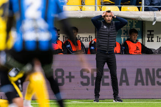 Sirius tränare Andreas Engelmark reagerar