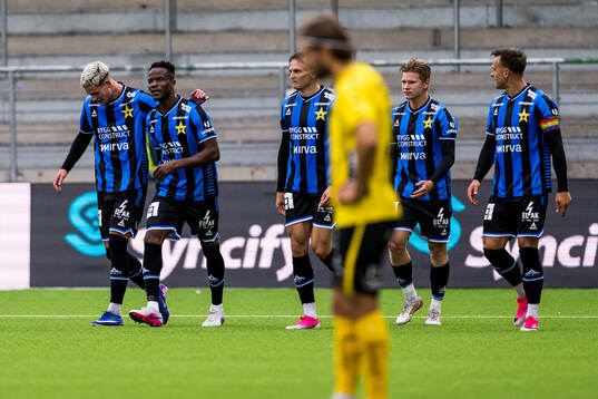 Sirius Robbie Ure och Sirius Mohamed Soumah jublar