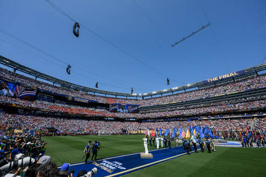 Jennifer Hudson performs the national anthem of USA