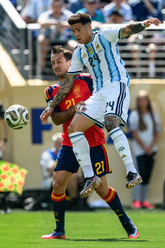 Mikel Oyarzabal of Spain and Enzo Fernandez of Argentina