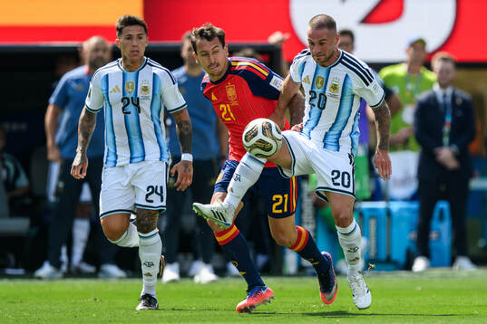 Enzo Fernandez and Alexis Mac Allister of Argentina against