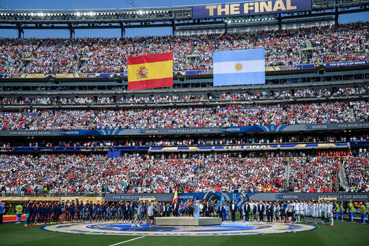 Players of Spain and of Argentina
